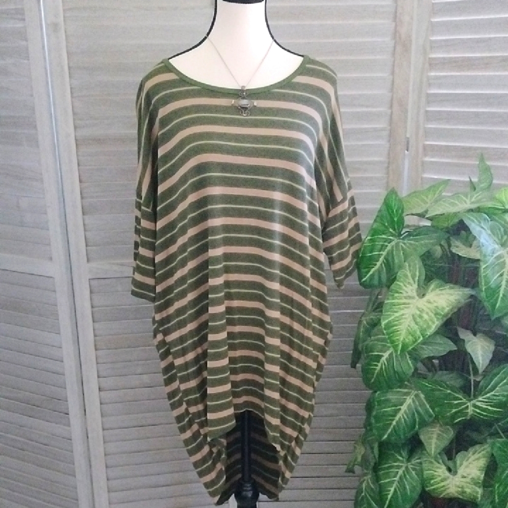 ⚜️ NWT LuLaRoe Irma Green and Tan Tunic